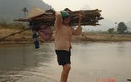 Nước mắt chảy ở bản vắng đàn ông